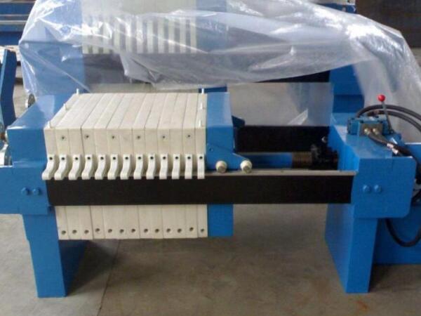 隔膜壓濾機濾板之間液體泄漏的主要原因是什么？